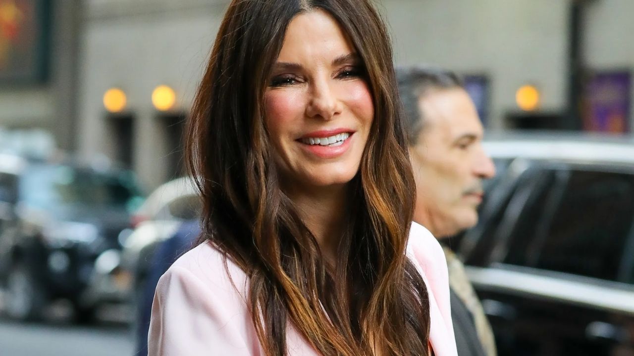 Is Sandra Bullock Dating Anyone