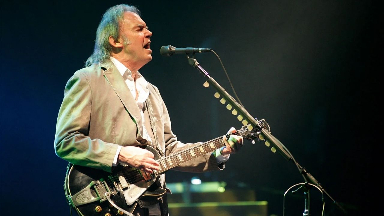Neil Young Net Worth: Fortune, Assets & Love History