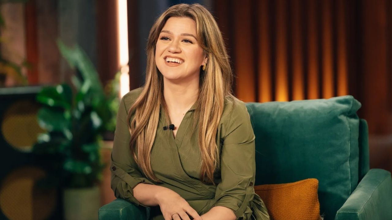 Is Kelly Clarkson Dating? Current Boyfriend & Bio